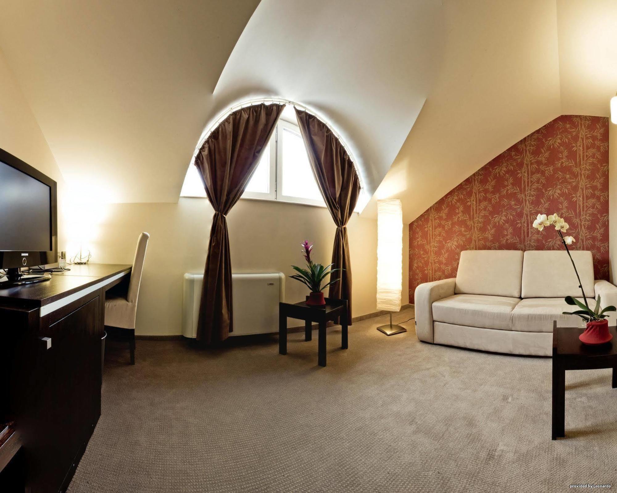 Hotel Forum Garni スボティツァ エクステリア 写真