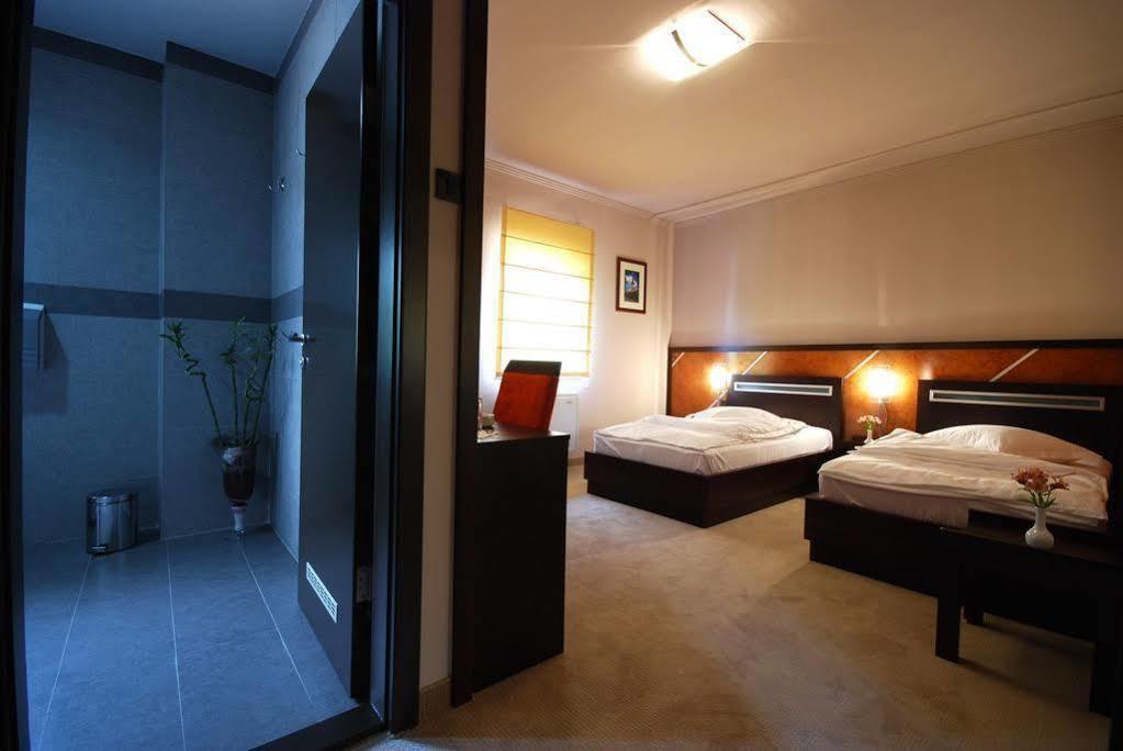 Hotel Forum Garni スボティツァ エクステリア 写真