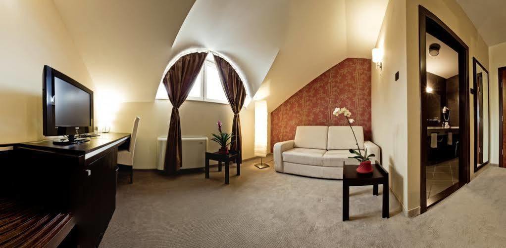 Hotel Forum Garni スボティツァ エクステリア 写真